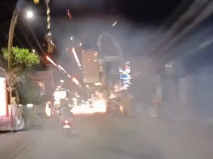 Viral WNA Ugal-ugalan Sambil Nyalakan Kembang Api di Bali, Polisi Selidiki