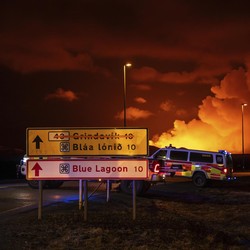 Gunung Berapi Meletus, Banjir Lava Warnai Semenanjung Islandia