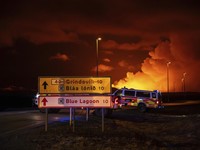 Gunung Berapi Meletus, Banjir Lava Warnai Semenanjung Islandia