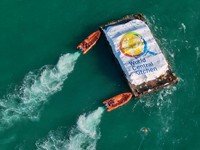 Detik-Detik Ratusan Ton Makanan Tiba di Laut Gaza