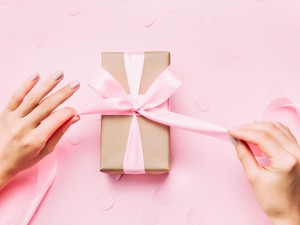 Tak Melulu Pasangan, Ini 8 Rekomendasi Kado Valentine untuk Teman Dekat