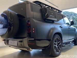 Ada Kotak di Jendela Land Rover Defender, Isinya Apa Sih?