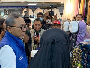 Zulhas Borong Batik hingga Sarung di ITC Mangga Dua, Pedagang-Pengunjung Riuh