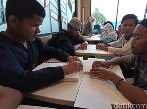 Cerianya Anak Tuna Netra Tasikmalaya Tadarusan dan Bukber di Restoran
