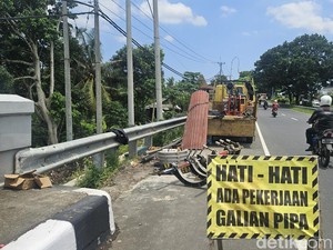 Pipa SPAM Meledak, Semburan Air Siram Pengendara di Bypass Mantra Gianyar