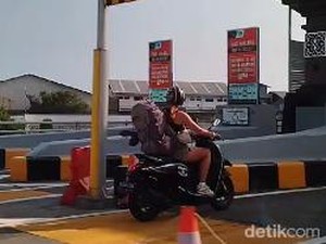 Lagi, Bule Naik Motor Masuk Jalur Mobil Tol Bali Mandara