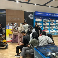 Berburu Diskon, Transmart Jadi Tempat Ngabuburit Pilihan Warga