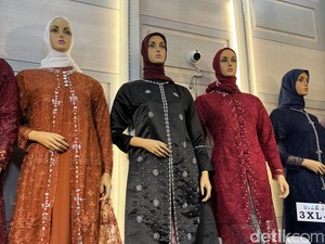 Baju Lebaran 2024 di Tanah Abang: Baju Kurung Melayu Diburu untuk Hari Raya