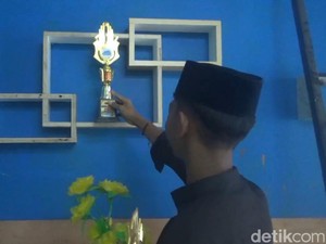 Geliat Santripreneur di Purwakarta, Menyulam Karya dalam Interior