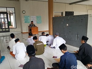 Kajian Khusus Santri Ponpes Pagelaran III Subang Selama Ramadan