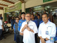 Zulhas Happy Harga Beras di Pasar Anyar Bogor Turun Sampai Rp 2.000/Kg