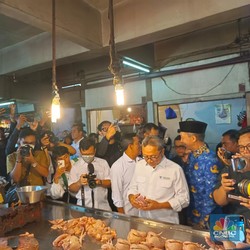 Pagi-Pagi Mendag Zulhas Sidak ke Pasar Anyar Bogor, Ada Apa?