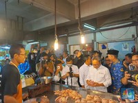 Pagi-Pagi Mendag Zulhas Sidak ke Pasar Anyar Bogor, Ada Apa?