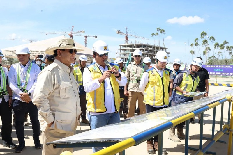 Menteri Pertahanan Prabowo Subianto melakukan kunjungan kerja ke Ibu Kota Nusantara (IKN), Penajam Paser Utara, Kecamatan Sepaku, Kalimantan Timur, Senin (18/3/2024), dalam rangka peninjauan tata ruang dan persiapan lokasi Upacara memperingati Hari Kemerdekaan 17 Agustus 2024. Menteri Pertahanan Prabowo Subianto melakukan kunjungan kerja ke Ibu Kota Nusantara (IKN), Penajam Paser Utara, Kecamatan Sepaku, Kalimantan Timur, Senin (18/3/2024), dalam rangka peninjauan tata ruang dan persiapan lokasi Upacara memperingati Hari Kemerdekaan 17 Agustus 2024. (Instagram @kemhanri)