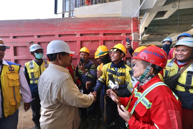 Menteri Pertahanan Prabowo Subianto melakukan kunjungan kerja ke Ibu Kota Nusantara (IKN), Penajam Paser Utara, Kecamatan Sepaku, Kalimantan Timur, Senin (18/3/2024), dalam rangka peninjauan tata ruang dan persiapan lokasi Upacara memperingati Hari Kemerdekaan 17 Agustus 2024. Menteri Pertahanan Prabowo Subianto melakukan kunjungan kerja ke Ibu Kota Nusantara (IKN), Penajam Paser Utara, Kecamatan Sepaku, Kalimantan Timur, Senin (18/3/2024), dalam rangka peninjauan tata ruang dan persiapan lokasi Upacara memperingati Hari Kemerdekaan 17 Agustus 2024. (Instagram @kemhanri)