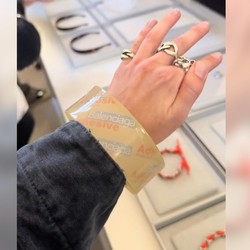 Viral Balenciaga Luncurkan Gelang Lakban, Harga Rp51 Juta