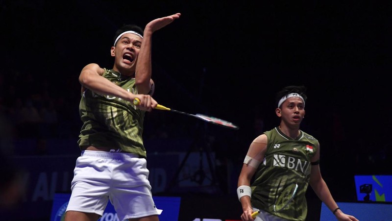 Pebulutangkis ganda putra Indonesia Fajar/Rian juara All england 2024 di Utilita Arena, Birmingham, Inggris, Minggu (17/3/2024). (AP Photo/Rui Vieira)