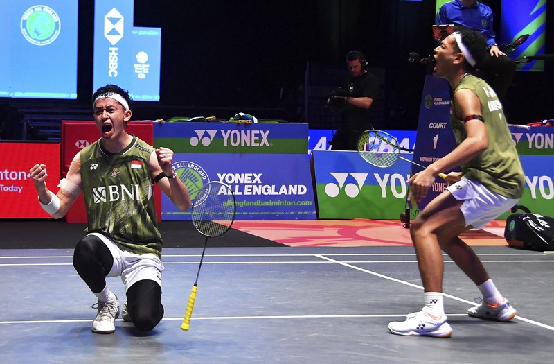 Pebulutangkis ganda putra Indonesia Fajar/Rian juara All england 2024 di Utilita Arena, Birmingham, Inggris, Minggu (17/3/2024). (AP Photo/Rui Vieira) Pebulutangkis ganda putra Indonesia Fajar/Rian juara All england 2024 di Utilita Arena, Birmingham, Inggris, Minggu (17/3/2024). (AP Photo/Rui Vieira)
