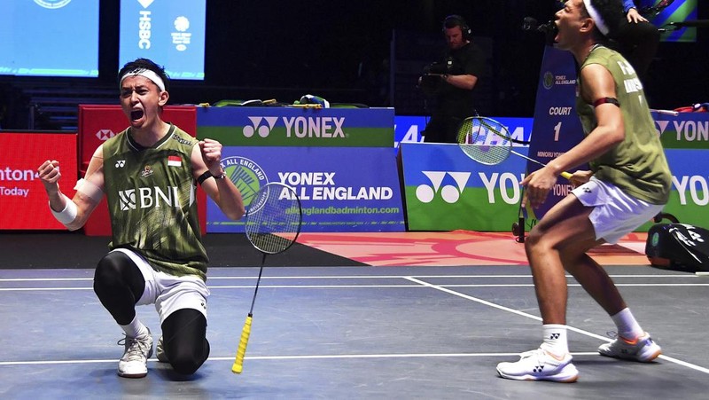 Pebulutangkis ganda putra Indonesia Fajar/Rian juara All england 2024 di Utilita Arena, Birmingham, Inggris, Minggu (17/3/2024). (AP Photo/Rui Vieira)