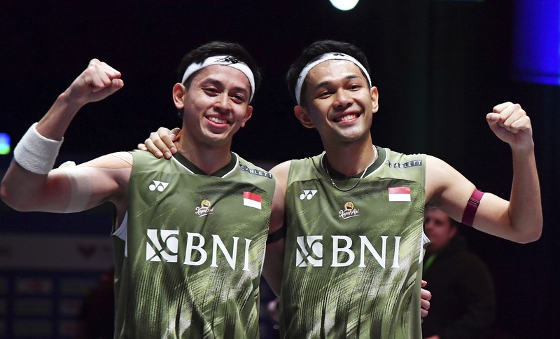 Pebulutangkis ganda putra Indonesia Fajar/Rian juara All england 2024 di Utilita Arena, Birmingham, Inggris, Minggu (17/3/2024). (AP Photo/Rui Vieira) Pebulutangkis ganda putra Indonesia Fajar/Rian juara All england 2024 di Utilita Arena, Birmingham, Inggris, Minggu (17/3/2024). (AP Photo/Rui Vieira)