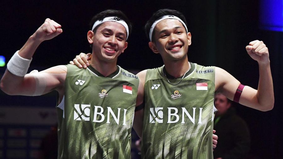 Pebulutangkis ganda putra Indonesia Fajar/Rian juara All england 2024 di Utilita Arena, Birmingham, Inggris, Minggu (17/3/2024). (AP Photo/Rui Vieira)