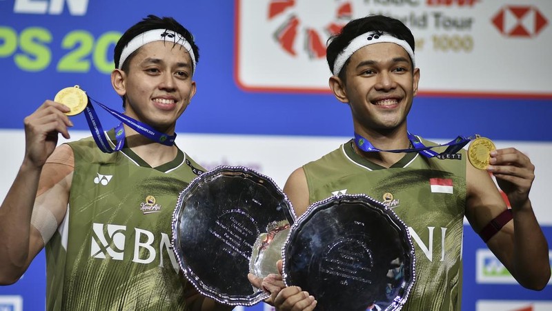 Pebulutangkis ganda putra Indonesia Fajar/Rian juara All england 2024 di Utilita Arena, Birmingham, Inggris, Minggu (17/3/2024). (AP Photo/Rui Vieira)