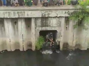 2 Pelaku Curanmor Terjun ke Sungai Kali Kedinding Surabaya Usai Gagal Beraksi