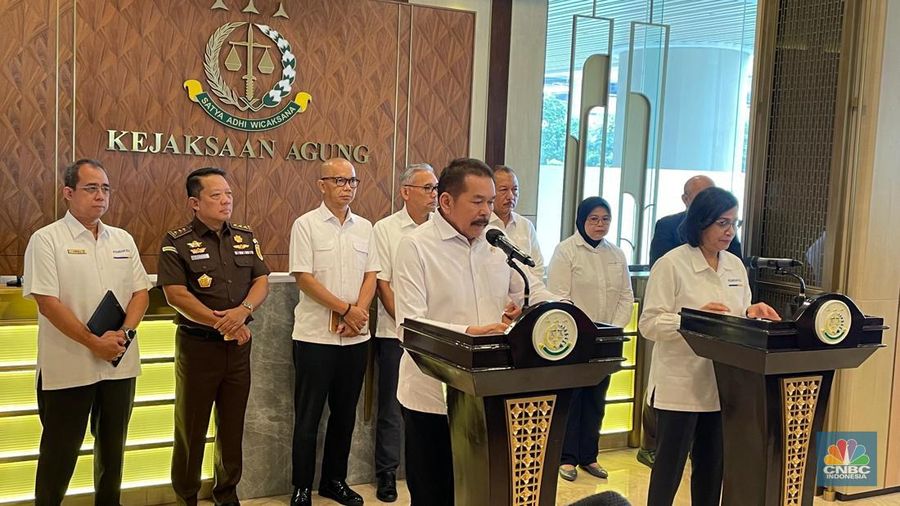 Pertemuan menteri keuangan dan jaksa agung mengenai laporan dugaan tindak pidana korupsi penggunaan dana padaLembaga Pembiayaan Ekspor Indonesia di Lobby Gedung Utama Kejaksaan Agung, Jakarta Selatan, Senin (18/3/2024). (վ/Serliana Salsabilla)