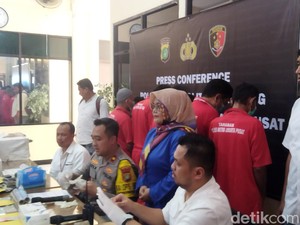 Polisi Bongkar Pabrik Meterai Palsu di Cikarang, 6 Tersangka Ditangkap