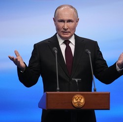 Putin Respons Iran Serang Israel, Rusia Sebut 'Munafik-Standar Ganda'