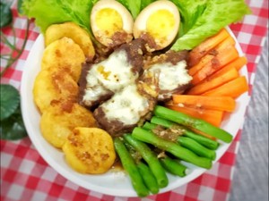 Resep Selat Solo Topping Keju Leleh yang Gurih Mulur