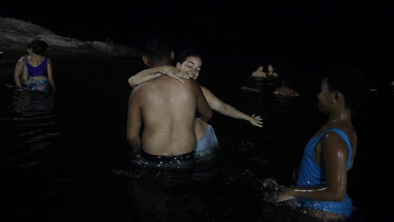Suasana pantai Macumba saat gelombang panas di Rio de Janeiro, Brasil, Minggu (17/3/2024). (REUTERS/Pilar Olivares)