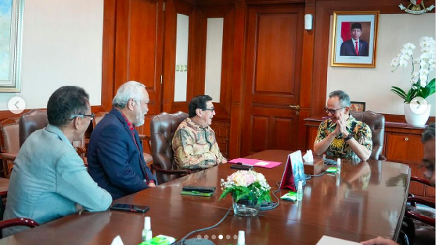 Tanggkapan layar pertemuan Ketua Dewan Komisioner OJK Mahendra Siregar dan Menkumham Yasonna Laoly membahas kasus Asuransi Bumi Asih.