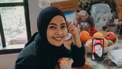 Jatuh dari Panggung Setinggi 2 Meter saat Manggung, Ini Kata Tantri Kotak