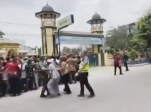 Paspampres Tepis Halangi Pria yang Viral Meninggal Saat Kunker Jokowi di Sumut