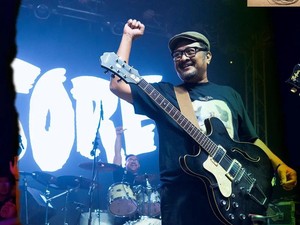Sosok Ade Paloh Bagi Personil Band Sore: Penulis Lagu Terbaik