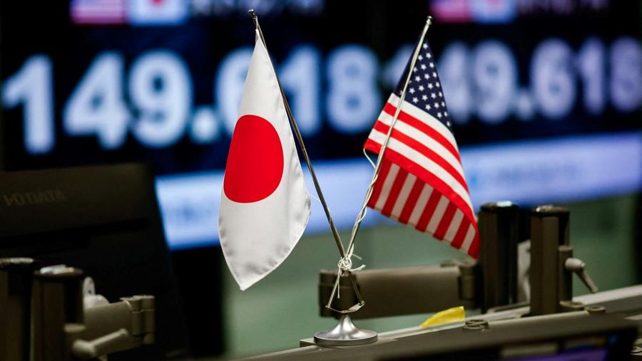 Bendera Jepang dan Amerika Serikat. (REUTERS/Issei Kato)