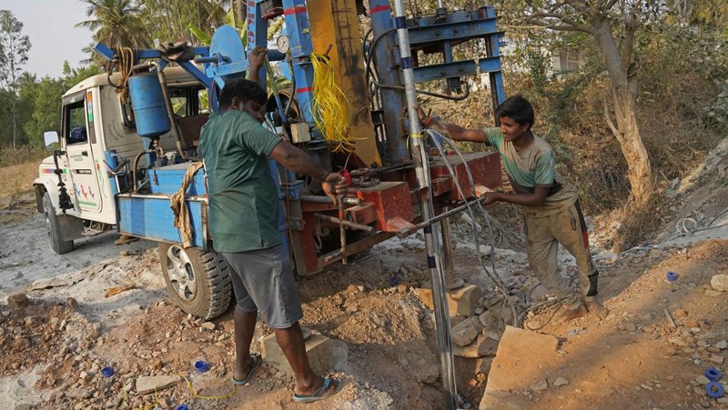 Bengaluru atau Bangalore di India tengah dihadapkan dengan kekeringan. (AP/Aijaz Rahi)