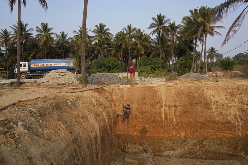Bengaluru atau Bangalore di India tengah dihadapkan dengan kekeringan. (AP/Aijaz Rahi)
