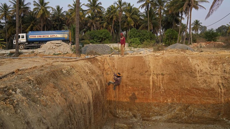 Bengaluru atau Bangalore di India tengah dihadapkan dengan kekeringan. (AP/Aijaz Rahi)