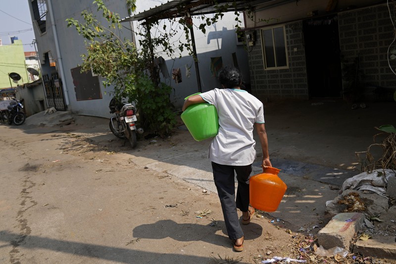 Bengaluru atau Bangalore di India tengah dihadapkan dengan kekeringan. (AP/Aijaz Rahi)