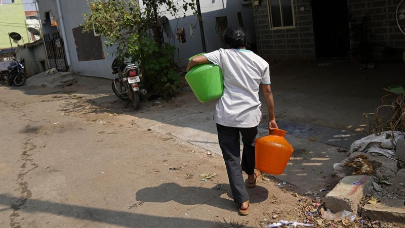 Bengaluru atau Bangalore di India tengah dihadapkan dengan kekeringan. (AP/Aijaz Rahi)