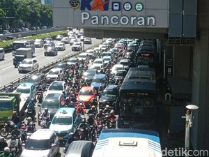 Wajah Kemacetan Pancoran yang Bagai Makanan Sehari-hari
