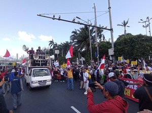 Massa Demo Mulai Padati Jalan Depan DPR