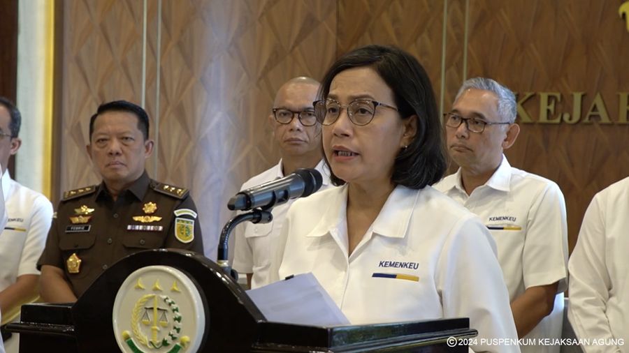 Menteri Keuangan (Menkeu), Sri Mulyani Indrawati saat di Kejaksaan Agung, membahas mengenai Lembaga Pembiayaan Ekspor Indonesia (LPEI) / Indonesia Eximbank. (Tangakpan Layar Youtube Kejaksaan RI)