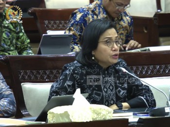 DPR Cecar Sri Mulyani Soal Bansos, Makan Siang Gratis & Hak Angket