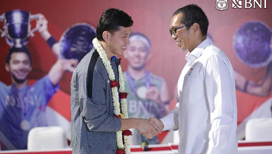 Para jawara All England 2024 asal Indonesia telah tiba di Tanah Air. Jonatan Christie cs disambut rombongan, termasuk Pengurus PBSI dan Menpora Dito Ariotedjo. (Instagram @badminton.ina)