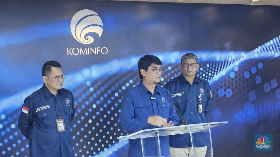 Pelaksana Tugas Kepala Badan Kepegawaian Negara Haryomo Dwi Putranto dalam konferensi pers di press room, Kementerian Komunikasi dan Informatika, Jakarta, Selasa (19/3/2024). (վ/Intan Rakhmayanti Dewi)
