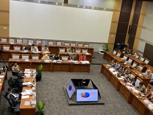 PDIP dan PKS Cecar Bombardir Bansos Jelang Pilpres, Ini Kata Risma