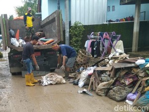 Yang Tersisa dari Banjir Cirebon